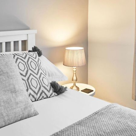 Apartment 4 Glencoe Holiday Apartments Уитби Екстериор снимка