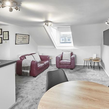 Apartment 4 Glencoe Holiday Apartments Уитби Екстериор снимка