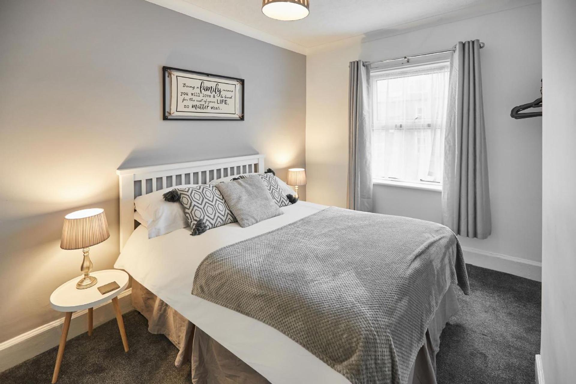 Apartment 4 Glencoe Holiday Apartments Уитби Екстериор снимка