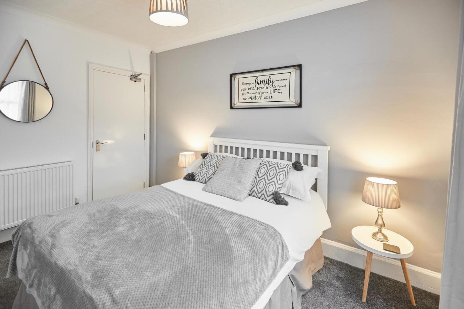 Apartment 4 Glencoe Holiday Apartments Уитби Екстериор снимка