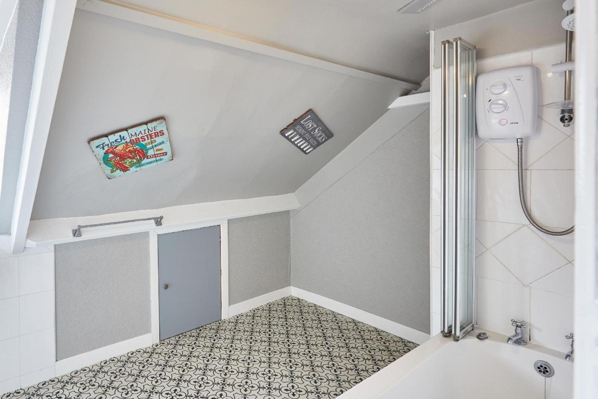Apartment 4 Glencoe Holiday Apartments Уитби Екстериор снимка